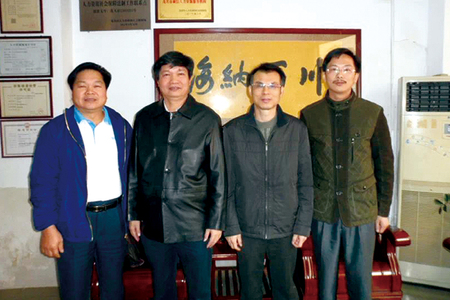 市直工委刘付德金书记（右二）等领导莅临我司指导党建工作